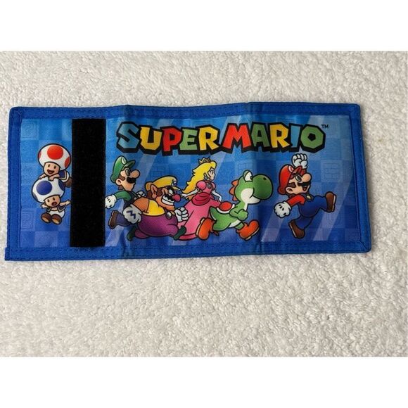 Super Mario Bros Trifold Wallet - Picture 3 of 7